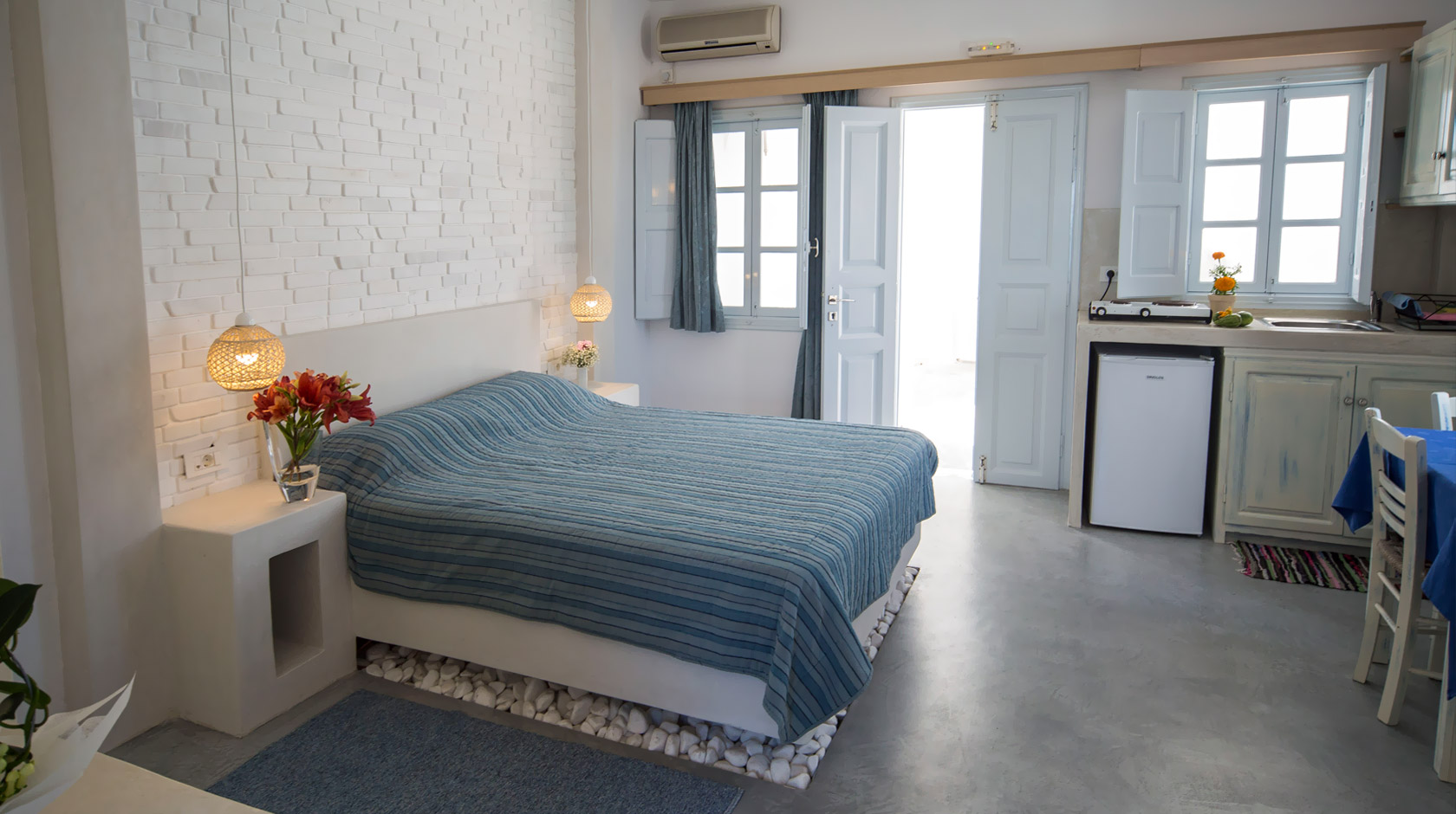 Oia Santorini Studios for 2 persons