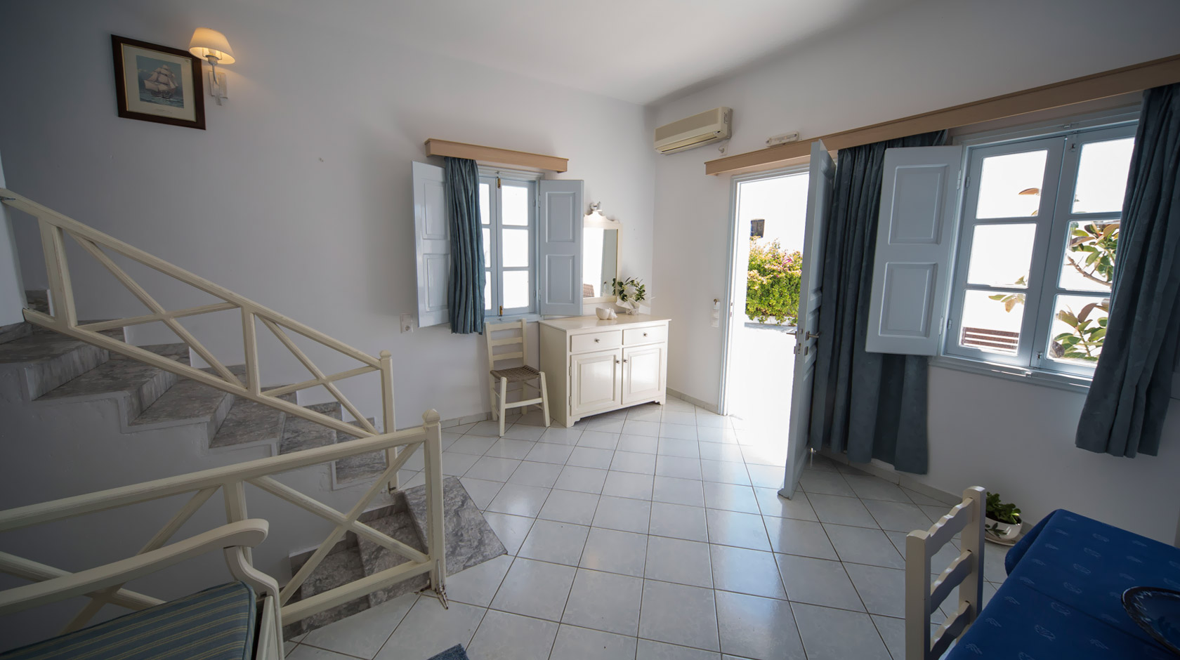 Ground-floor Oia Santorini Studios on two levels